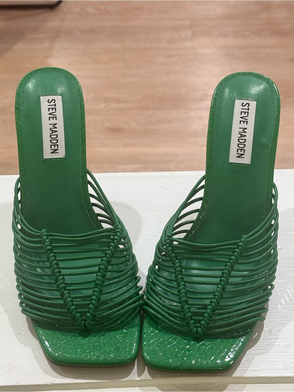 BRAND NEW Steve Madden Green Strappy Slide Mules